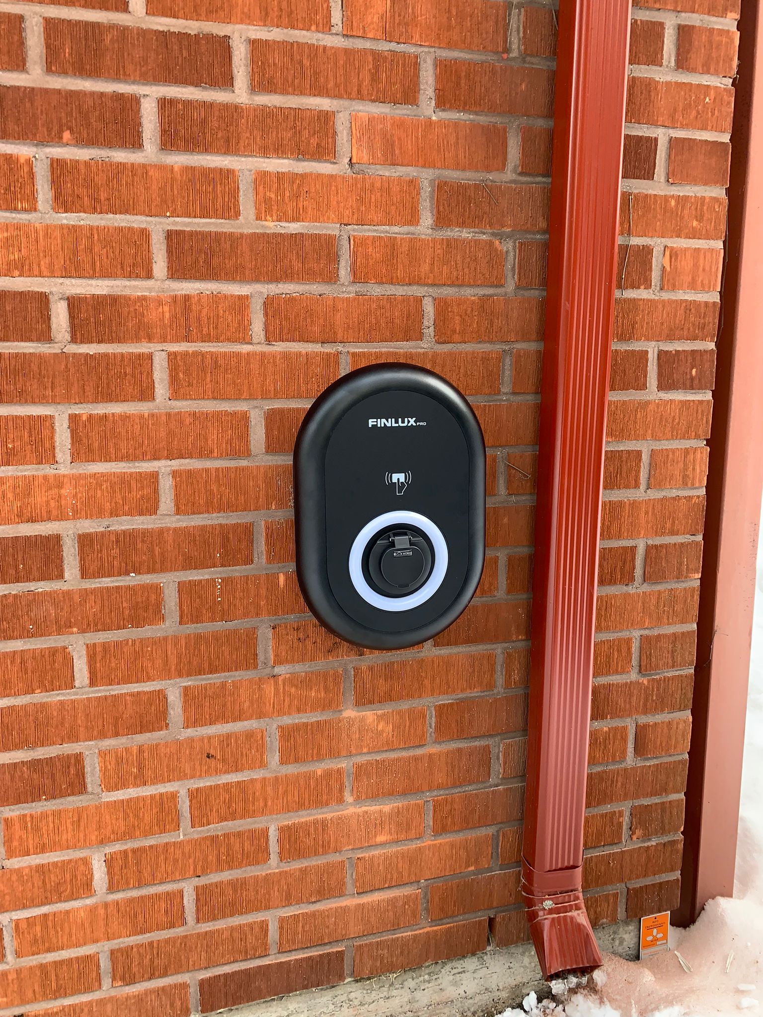 LATAUSASEMA TIILISEINÄSSÄ